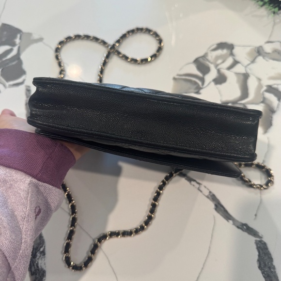 Chanel on wallet - Picture 8 of 8